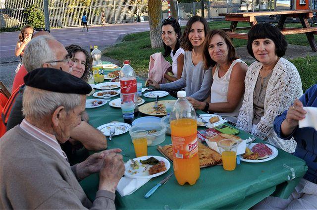 OS RECORDAMOS LA MERIENDA  VECINAL QUE HABRÁ ESTE SÁBADO 19 Y ADELANTAMOS EL CARTELFIESTA FIN DE VERANOOOOOOO