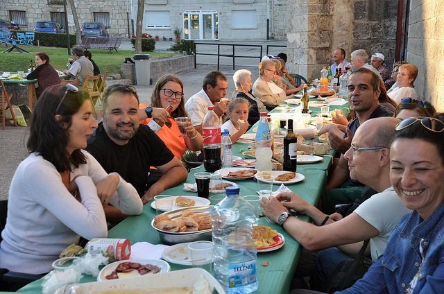 OS RECORDAMOS LA MERIENDA  VECINAL QUE HABRÁ ESTE SÁBADO 19 Y ADELANTAMOS EL CARTELFIESTA FIN DE VERANOOOOOOO