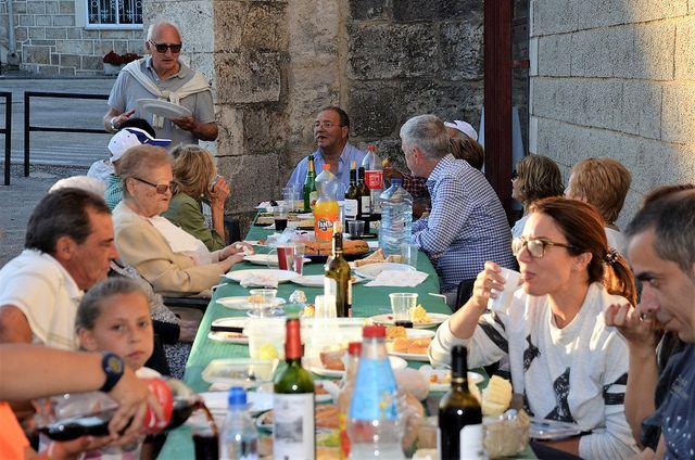 OS RECORDAMOS LA MERIENDA  VECINAL QUE HABRÁ ESTE SÁBADO 19 Y ADELANTAMOS EL CARTELFIESTA FIN DE VERANOOOOOOO